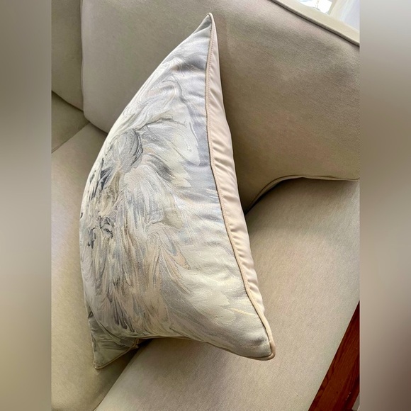 Luxury Champagne and silver waves glam pillow. Size. 22x22 inch - Picture 8 of 11